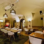 Zenit Palace מלון